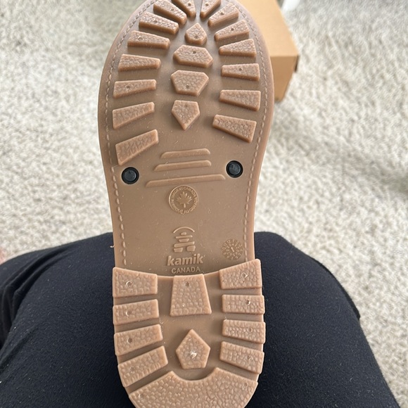 Kamik Abigail black size 7, NIB - Picture 5 of 10